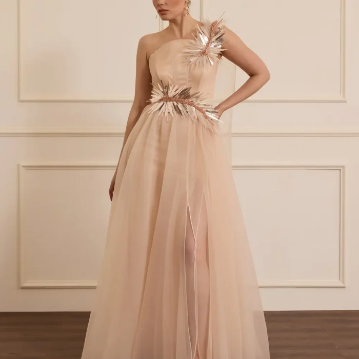 Aksesuar Detaylı Organze Kloş Abiye